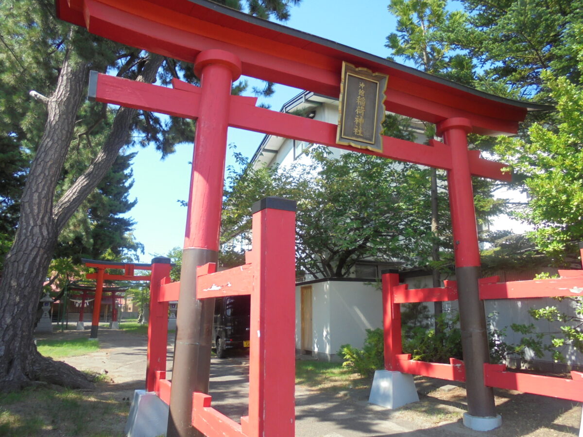 沖舘稲荷神社／最近はめっきり見えなくなって